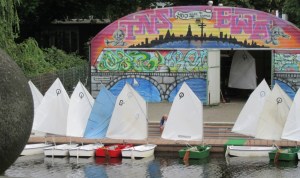 2015_07_11 Hamburg-Lattenkamp, Alster mit Optimist-Jollen