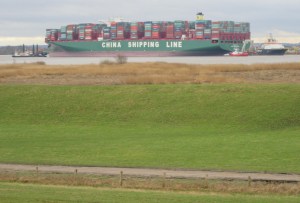 2016_02_08 Hetlingen (Kreis Pinneberg): "Indian Ocean" stuck in the Elbe river