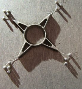 2016_07_07 Bremen-Hbf, Plan in Braille-Schrift: Cardinal points / Himmelsrichtungen