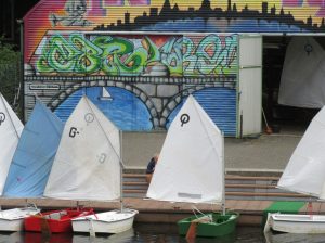 2015_07_11 Hamburg-Lattenkamp, Alster mit Optimist-Jollen