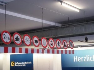 2015_09_14 Linz (A), Parkhaus mit Restriktionen