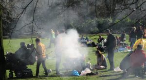 2016_04_01 Hamburg-Winterhude, Grillen im Stadtpark