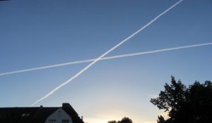 2016_08_30 Hamburg, Kondenskreuz