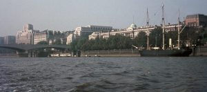 1969_10 Victoria Embankment & RRS "Discovery", London (UK)