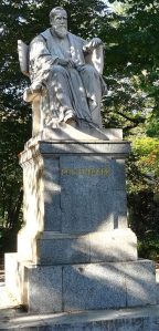 2018_10_13 Max von Pettenkofer, Maximiliansplatz, München