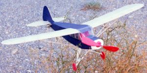 1986_18_19ca Bastelprodukt mit Gummimotor