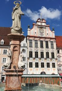 2019_08_14 Landsberg, Marktplatz mit Marienbrunnen