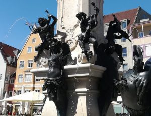 2019_08_18 Augsburg: Augustusbrunnen, Detail