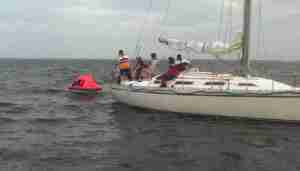 2007_04_28-05_01 Vor Heiligenhafen: Skippertraining - Rettungsinsel