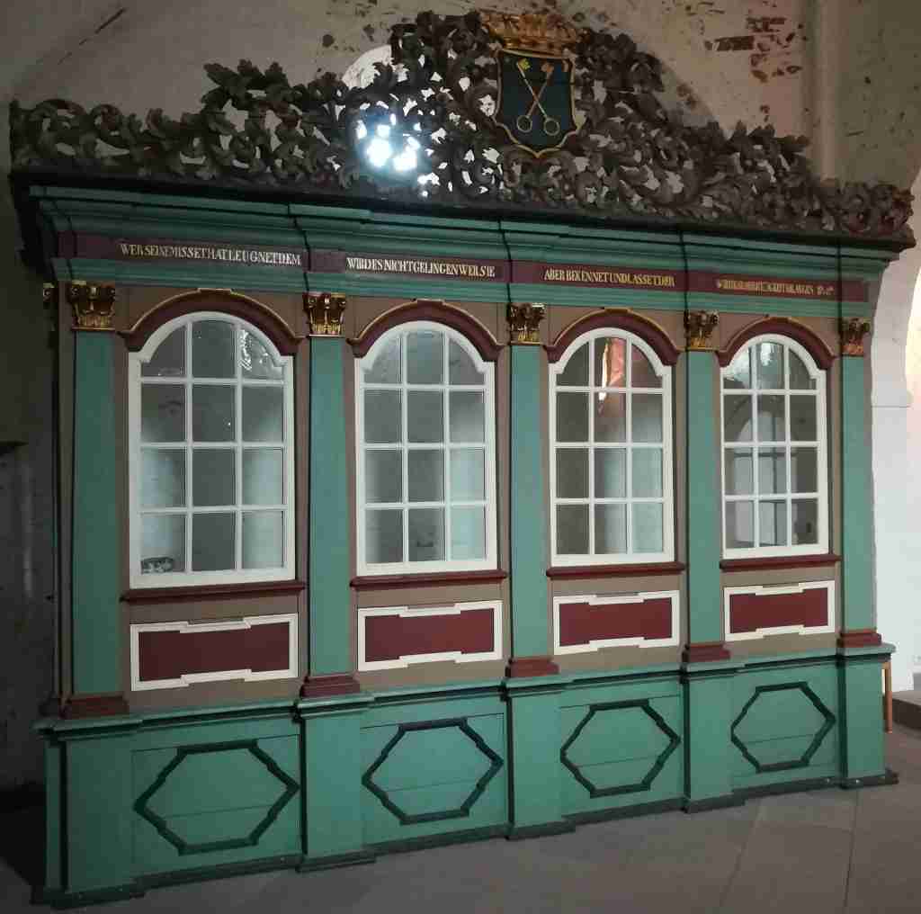 2020_10_31 St.Peter, unbek. Einbau, SPO-Dorf.jpg