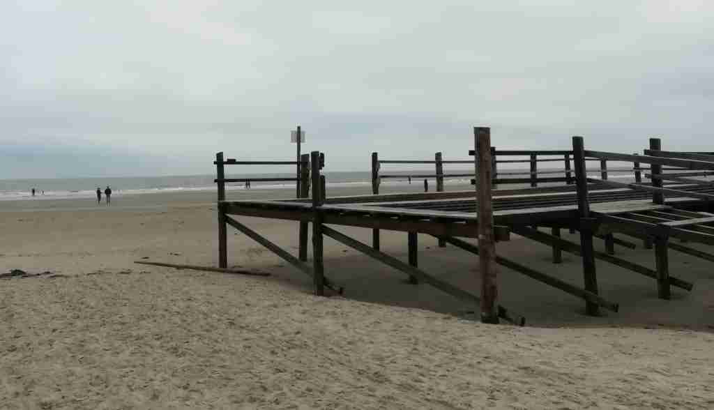 2020_10_31 144959a Strandkorbpodest, Gr. Sandbank, SPO-Bad