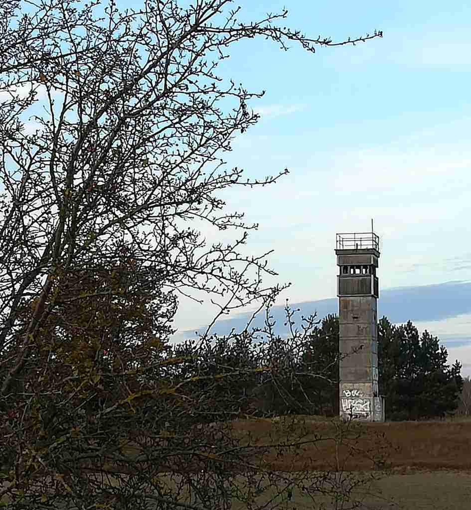2020_11_15 DDR-Grenzturm zwischen Bömenzien Nienwalde