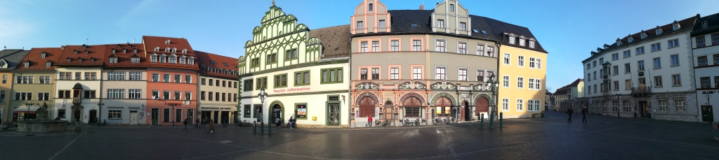 2022_03_16 Weimar, Marktplatz N-O-S