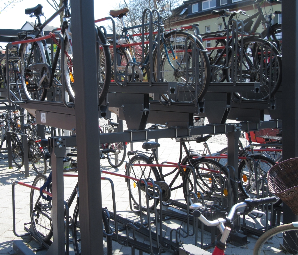 2022_04_23 0528a Rad-Parken bei U Wandsbek-Gartenstadt