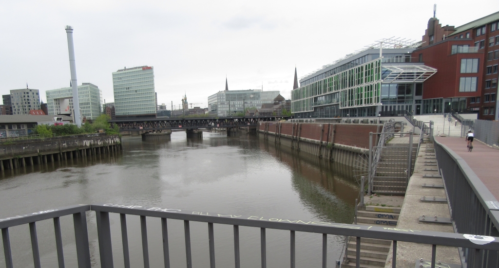 2022_05_07 0716a Oberhafenkanal nach NW Richtung Innenstadt