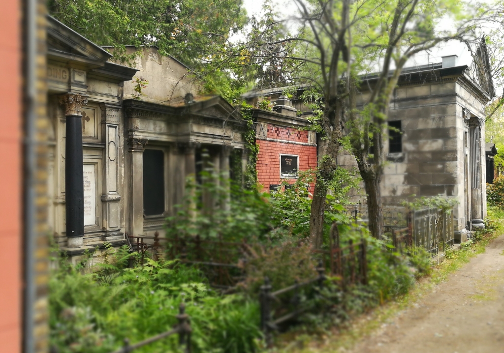 2022_06_12 115114a Berlin-Kreuzberg, Friedhöfe vor dem Halleschen Tor: Kleine Nekropole