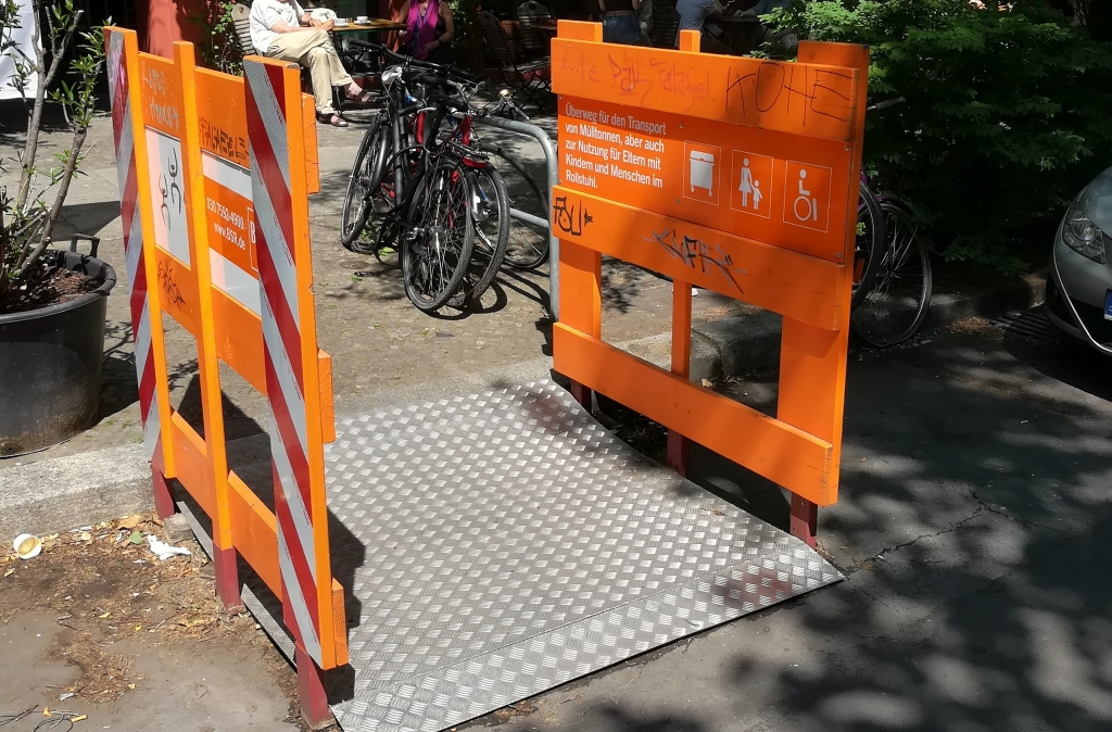 2022_06_12 140629a Berlin-Kreuzberg, Überweg