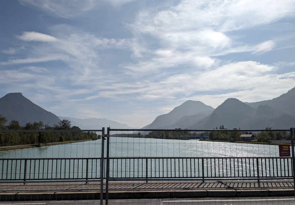 PXL_20231003_113702669a Innbrücke als Baustelle bei Nußdorf - nach S