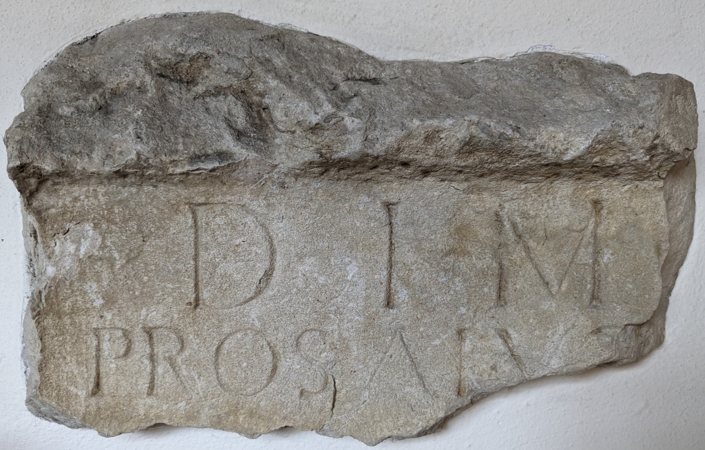 PXL_20231003_143445197a Erl Pfarrkirche Mithrasstein